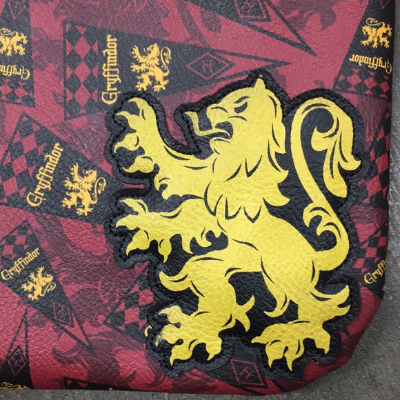 Gryffindor crossbody Loungefly burgundy black - Picture 2 of 9